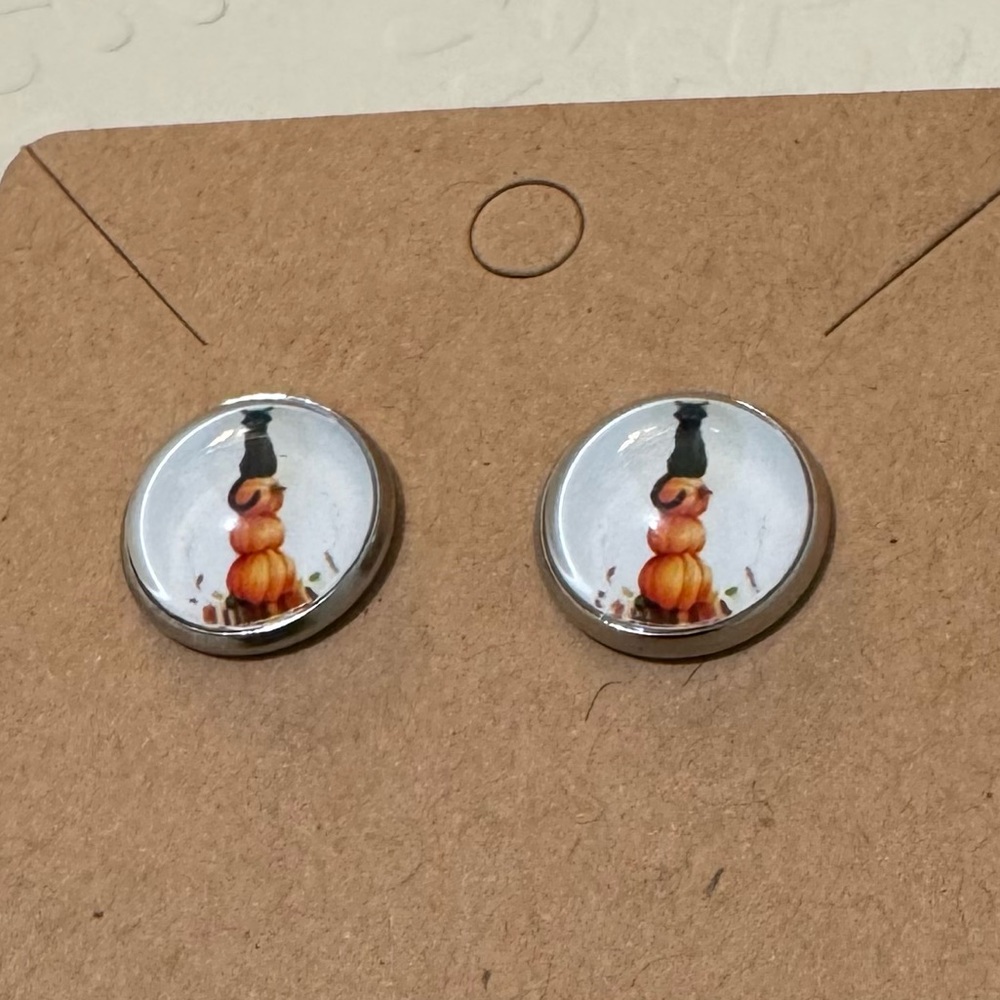 ❄️ SALE! Black Cat & Autumn Pumpkins Stud Earrings Glass & Metal BRAND NEW